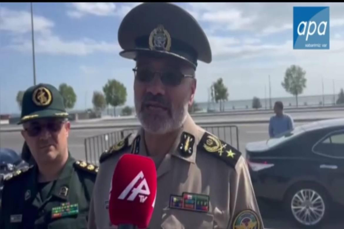 Iranian military delegation visits Military Trophy Park in Baku