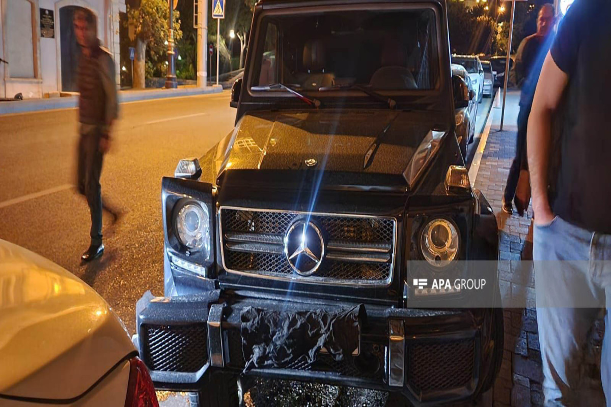 Bakıda "Galendewagen"in iştirakı ilə üç maşın toqquşub, xəsarət alan var - FOTO 