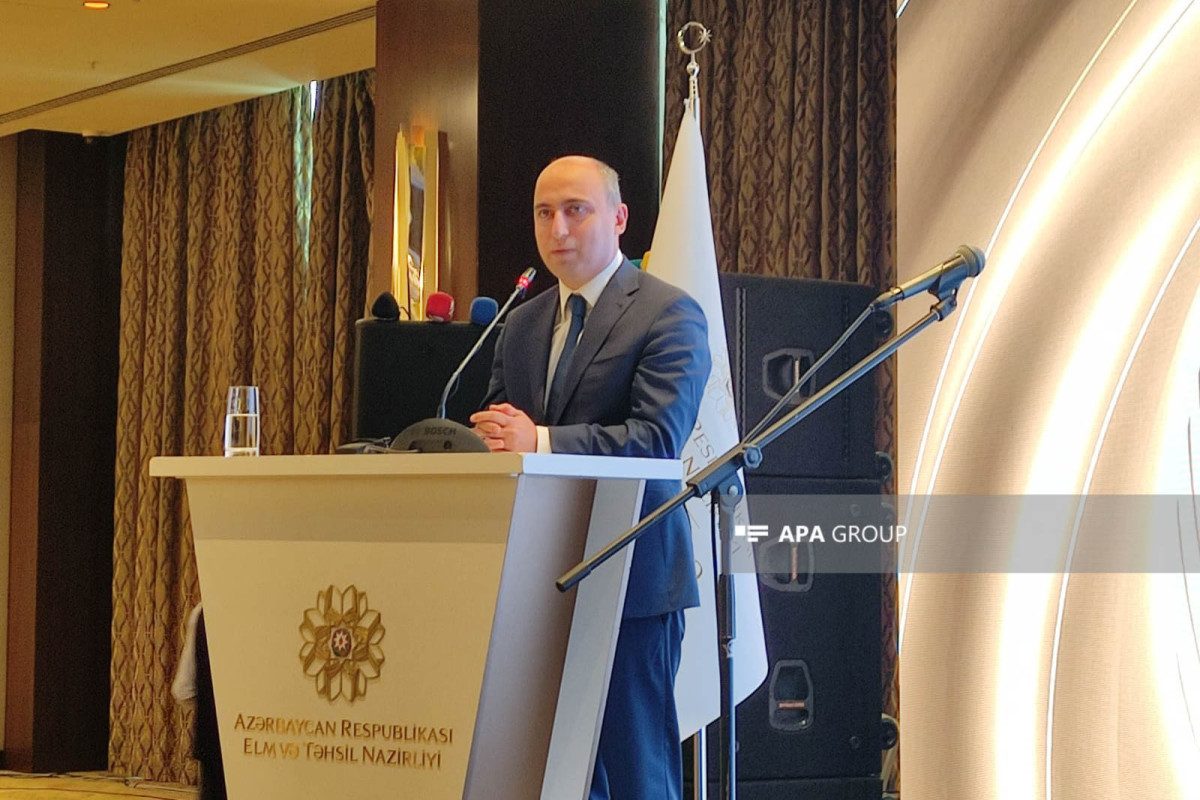 Nazir: Azərbaycan dili imtahanında maksimum nəticə göstərən abituriyent bir səhifəlik esse yaza bilmir