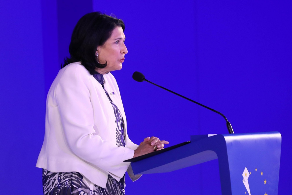Parlament Zurabişvilinin impiçmenti üçün atılan imzaların həqiqiliyini təsdiqləyib
