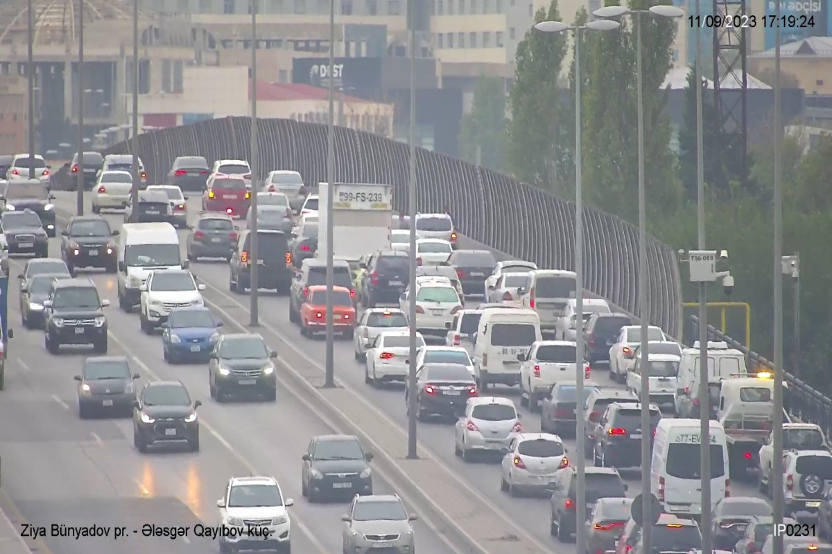 Bakıda körpünün üzərində yol qəzası olub - FOTO 