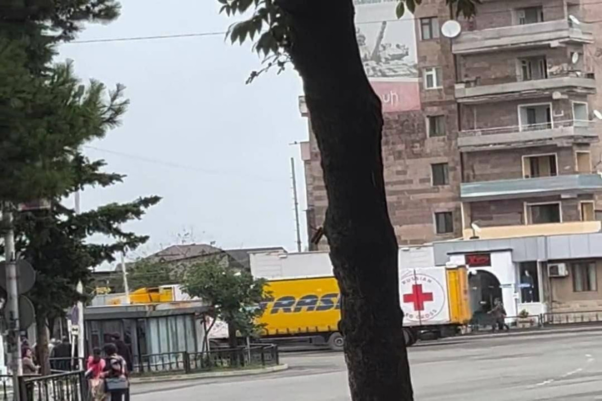 Rusiya Qızıl Xaç Cəmiyyətinin yük avtomobili Xankəndinə çatıb - FOTO 