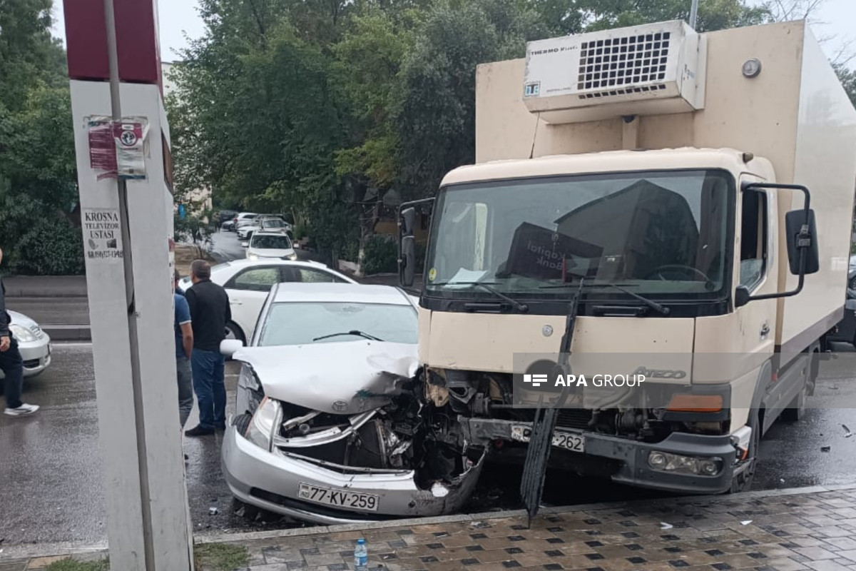 Bakıda 3 avtomobil toqquşub - FOTO 