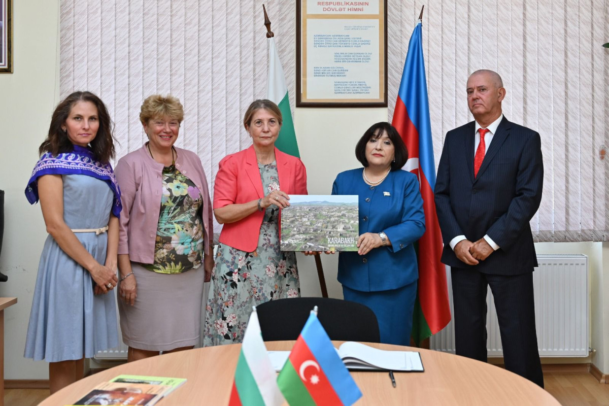 Sahibə Qafarova Bolqarıstanda Azərbaycan dili və mədəniyyəti Mərkəzi ilə tanış olub