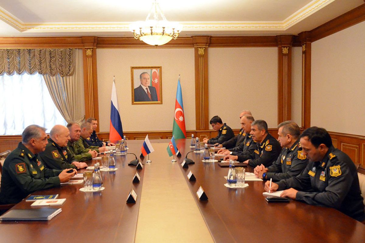 Commander of Russian Land Forces introduces new commander of Russian peacekeepers to Azerbaijani Defense Minister