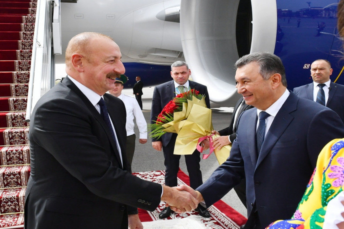 Президент Ильхам Алиев отправился с визитом в Таджикистан