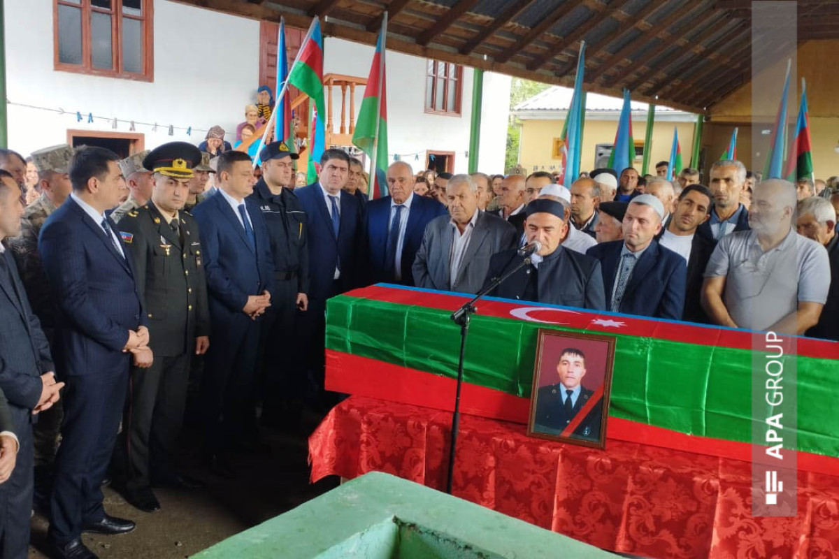 Dünən qəzada həlak olan hərbçi Zərdabda dəfn olunub - FOTO 