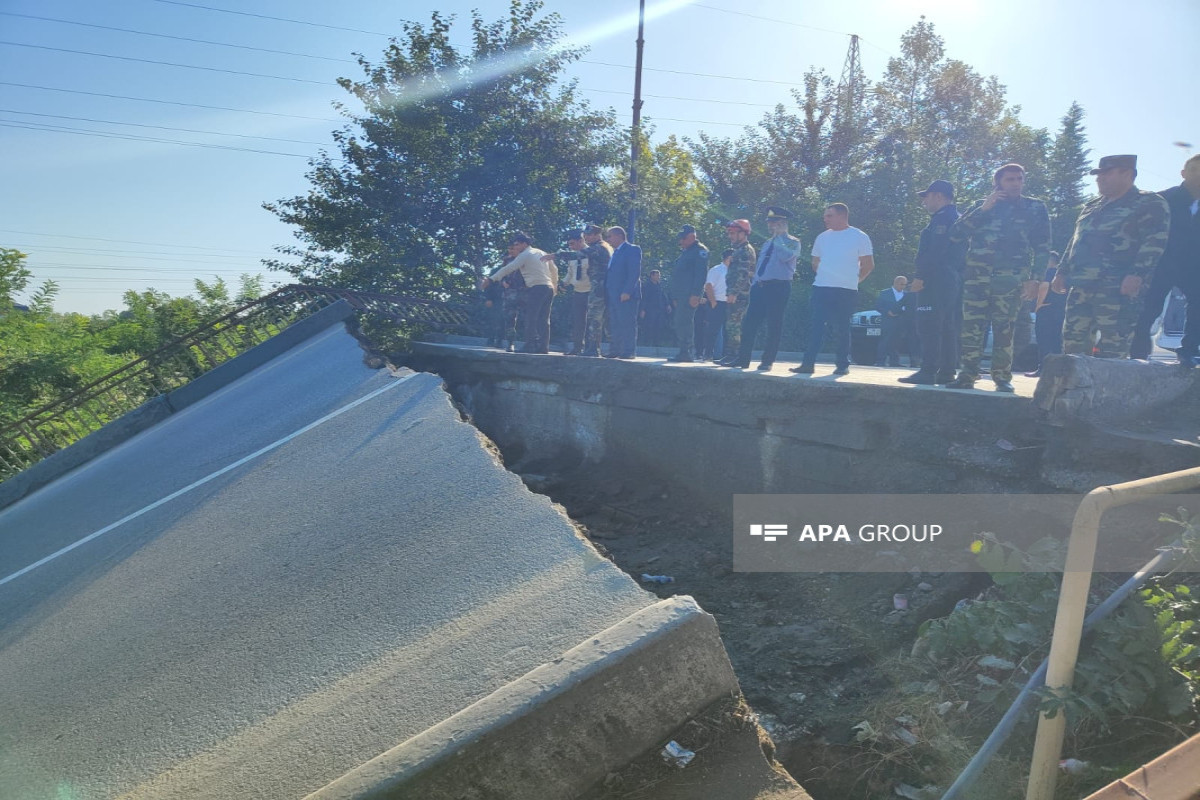 Xaçmaz-Xudat yolu üzərindəki körpü uçub, maşın çaya düşüb, 3 nəfər yaralanıb - FOTO  - VİDEO  - YENİLƏNİB