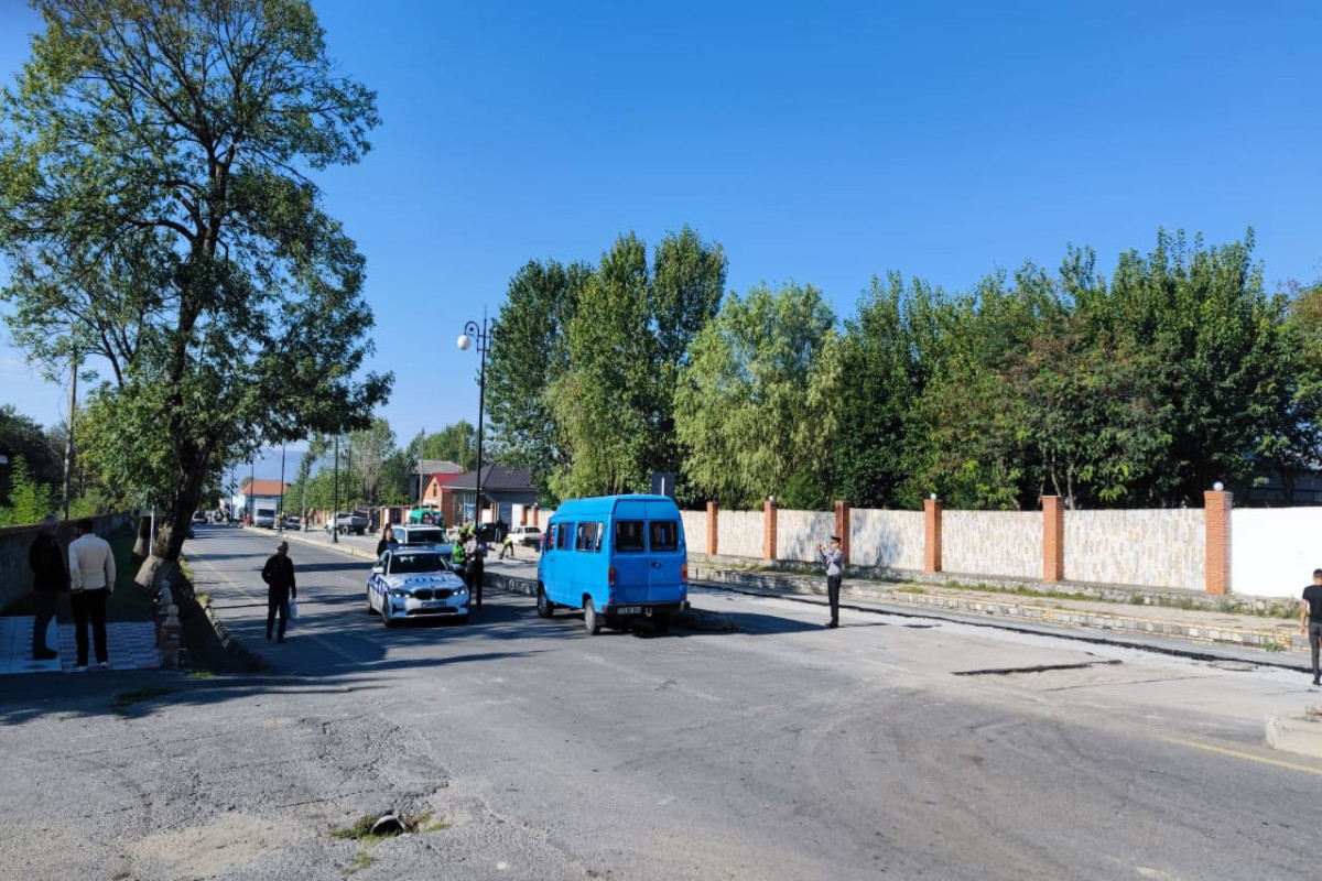 Şəkidə mikroavtobus piyadanı vuraraq öldürüb - YENİLƏNİB 