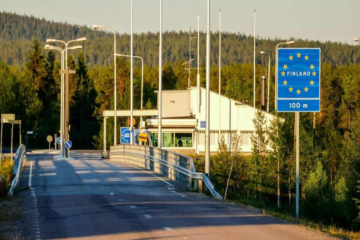Finlandiya Rusiya qeydiyyatında olan avtomobillərin girişini qadağan edir - YENİLƏNİB 