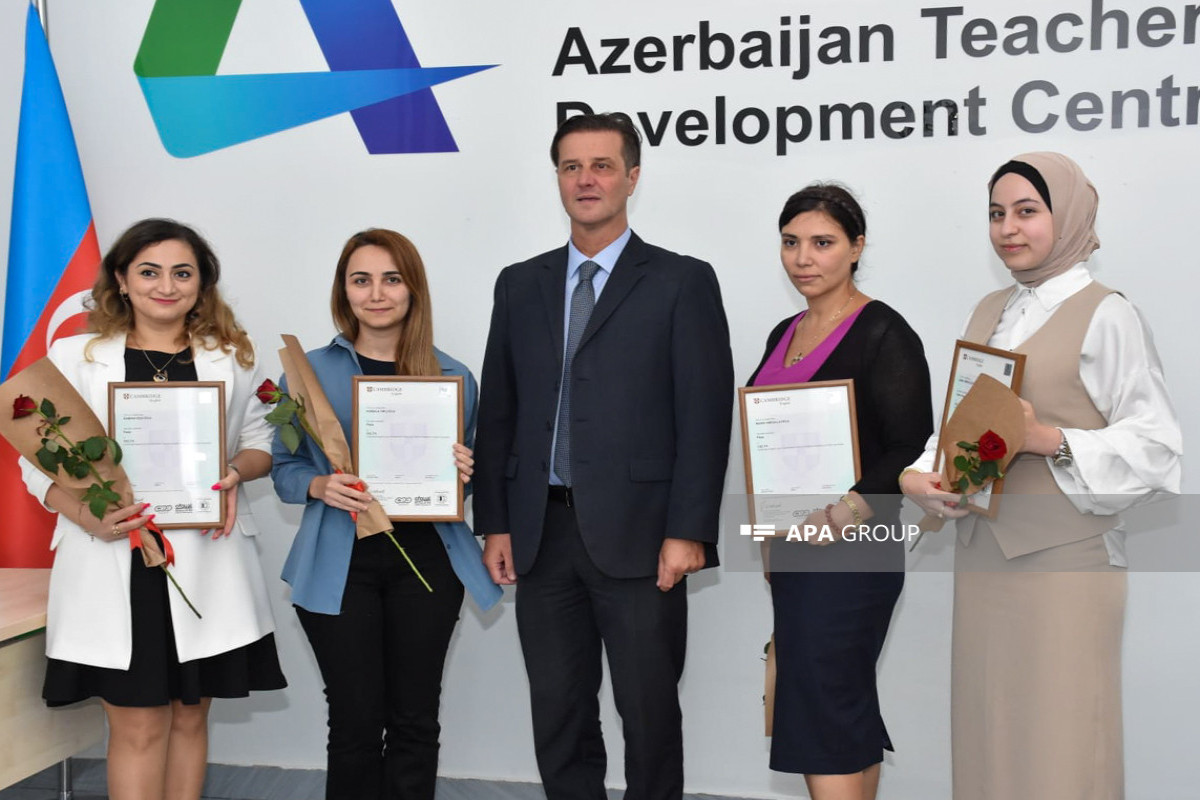 Bir qrup müəllim beynəlxalq sertifikatla təltif edilib - FOTO 