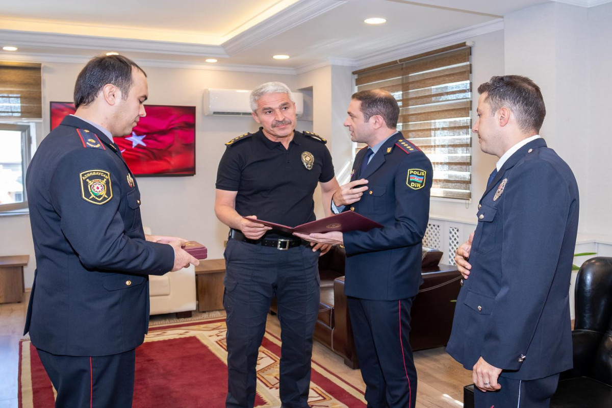 Вилаят Эйвазов наградил турецкого полицейского за уважение, проявленное к азербайджанскому флагу на матче Турция-Армения