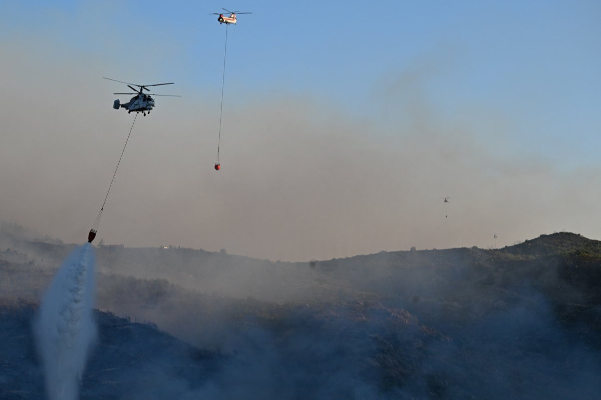 Türkiyədə meşə yanğını əməliyyatında iştirak edən helikopter qəzaya uğrayıb