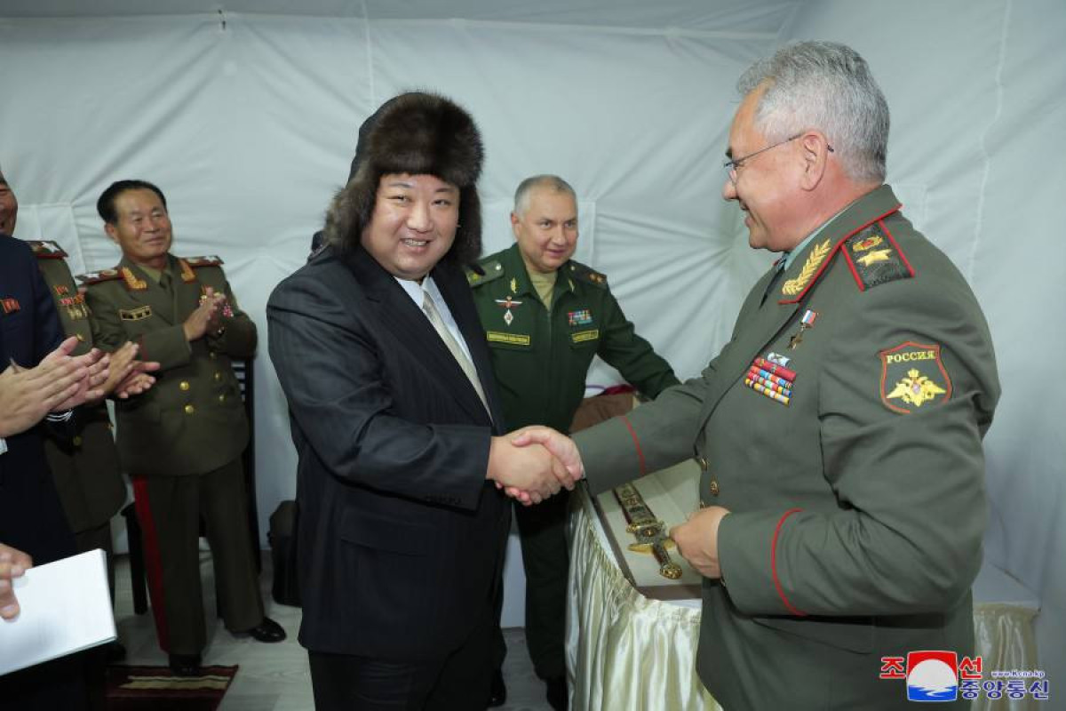 Sergey Şoyqu Şimali Koreya lideri Kim Çen Inlə görüşüb
