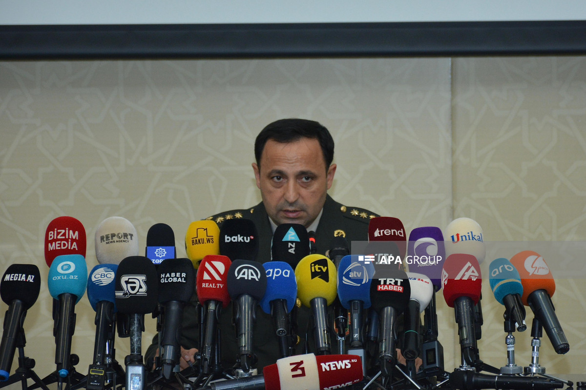 Anar Eyvazov: Ermənistan SQ hərbi təyinatlı obyektlərə mülki şəxsləri cəlb edir