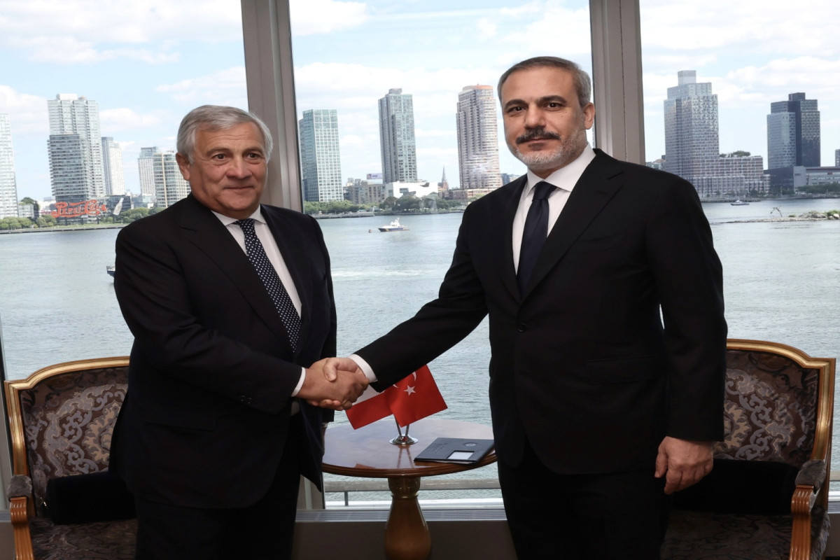 Hakan Fidan İtaliyanın xarici işlər naziri ilə görüşüb