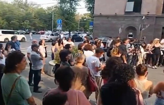 İrəvanda Paşinyanın istefası tələbi ilə aksiya keçirilir