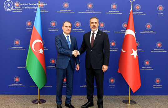 Ceyhun Bayramov Türkiyənin xarici işlər naziri ilə görüşüb