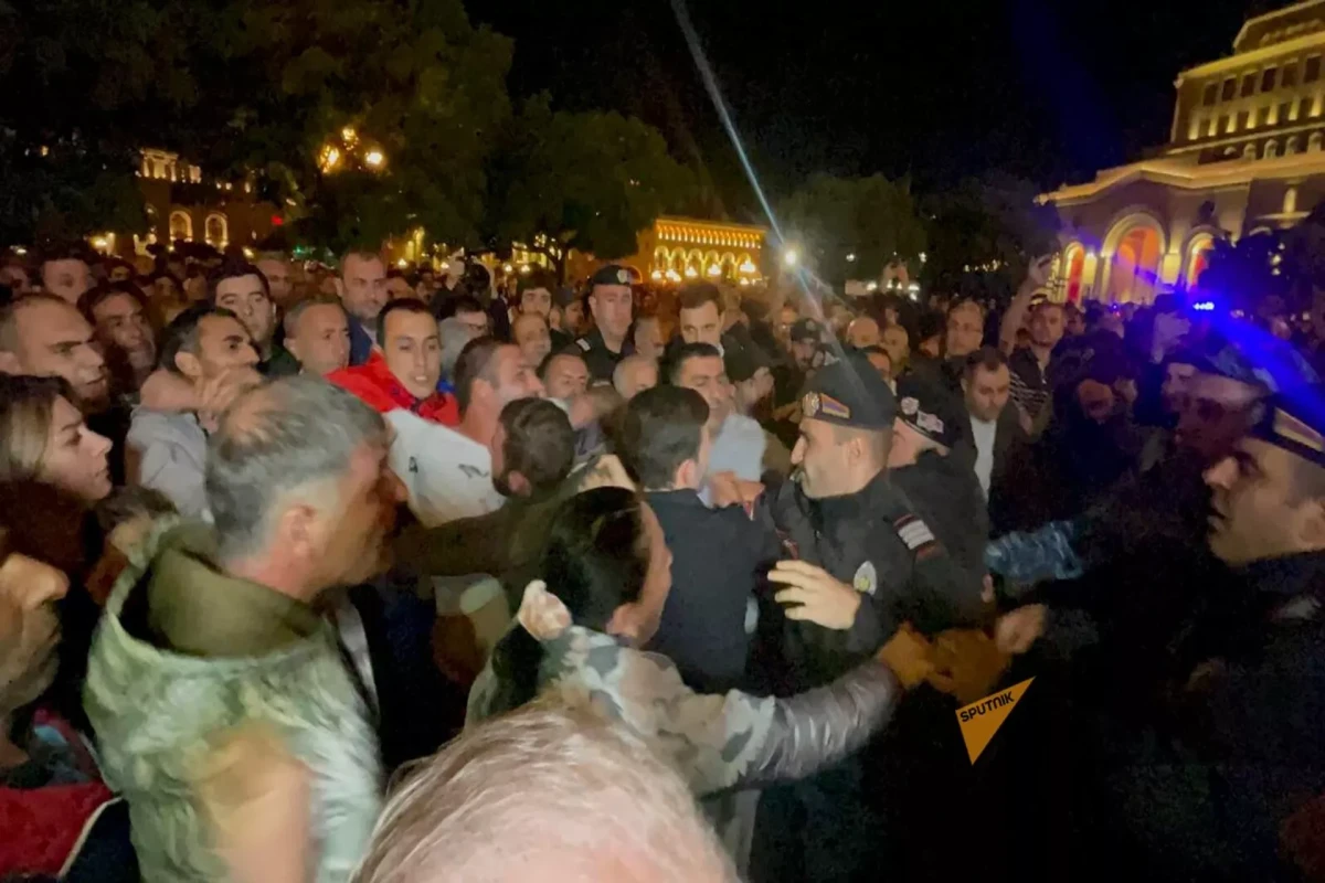 Ermənistanda etiraz aksiyasında yaralananların sayı 36-ya çatıb