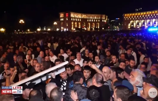 İrəvanda etirazçılarla polis arasında toqquşma baş verib - VİDEO  - YENİLƏNİB 