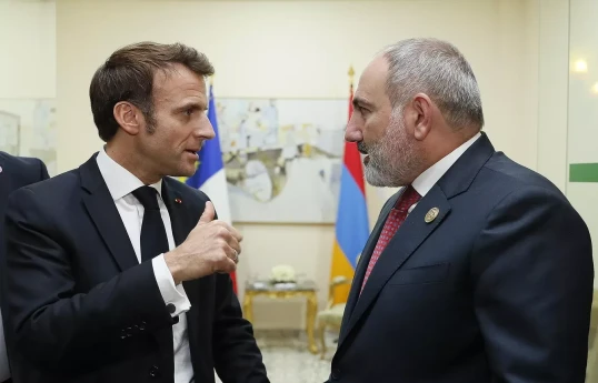 Makron Paşinyanla Qarabağda baş verənləri müzakirə edib