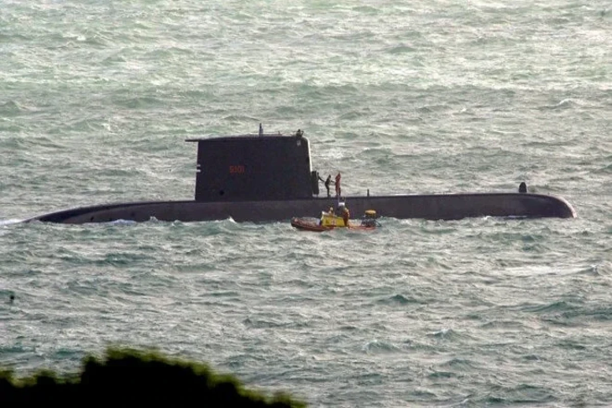 Шторм привел к гибели трех человек на подводной лодке ВМС ЮАР