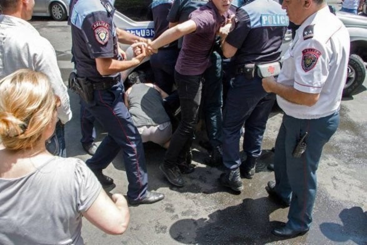 Полиция начала массовые аресты в Ереване, среди задержанных есть и сын Роберта Кочаряна -<span class="red_color">ВИДЕО