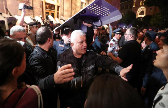 İrəvanda nümayişçilər Paşinyanın istefasını tələb edir