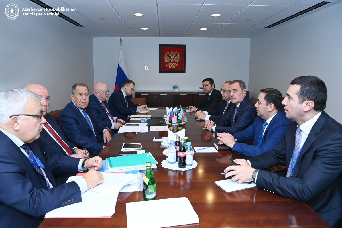 Глава МИД Азербайджана рассказал российскому коллеге об успешном завершении антитеррористических мер