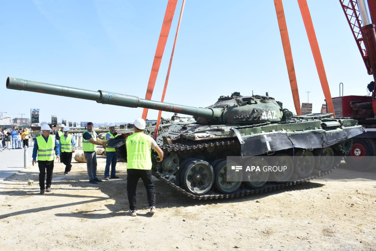So-called "symbol of Armenian victory" tank that shot in Shusha by Albert Agarunov, delivered to Baku, placed in Military Trophy Park -PHOTO -VIDEO 
