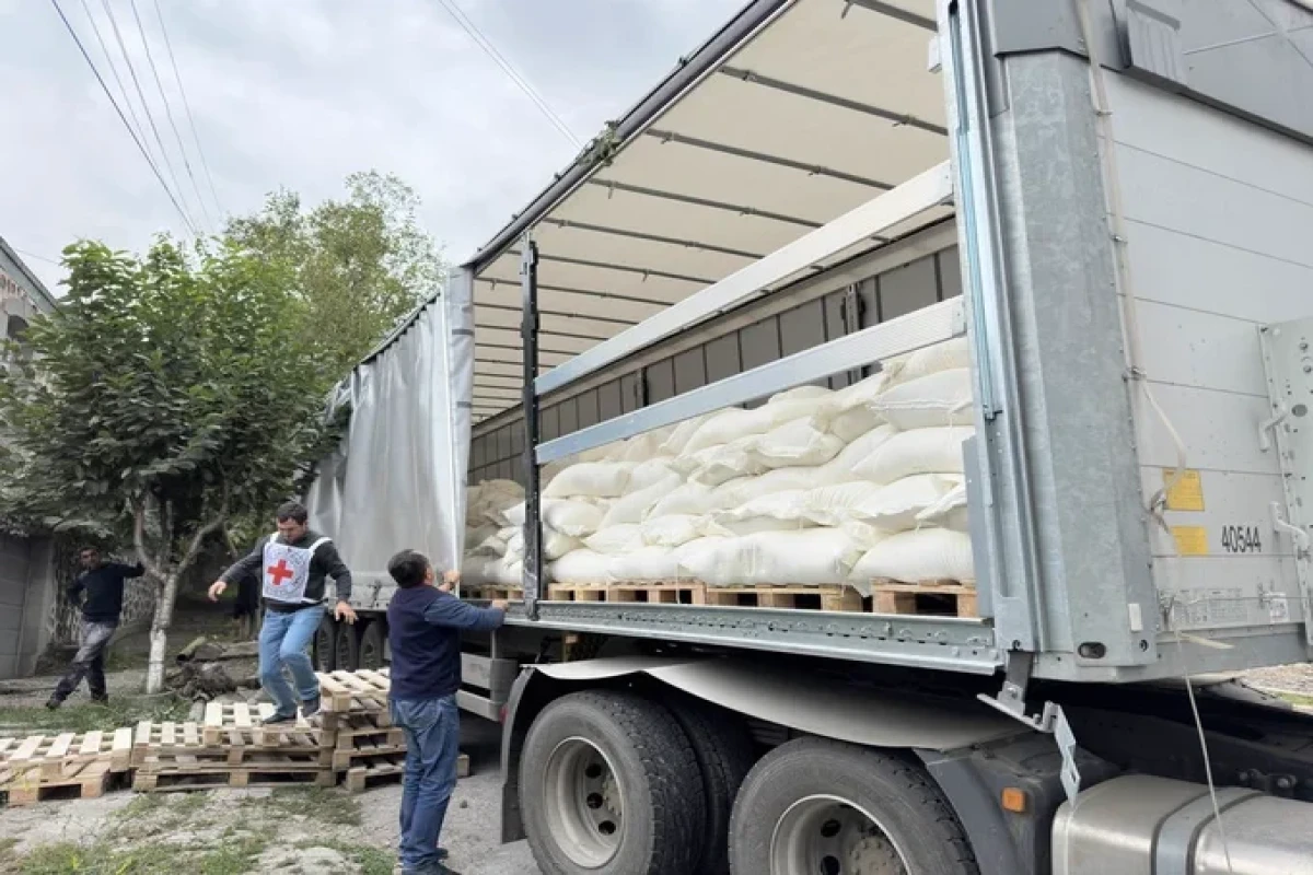 BQXK: Laçın yolu ilə Qarabağa 70 ton yardım çatdırılıb