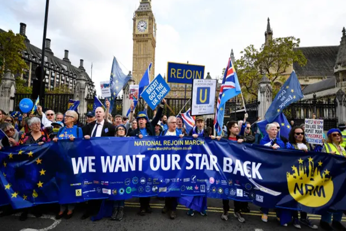 В Британии тысячи людей призвали вернуть Британию в ЕС
