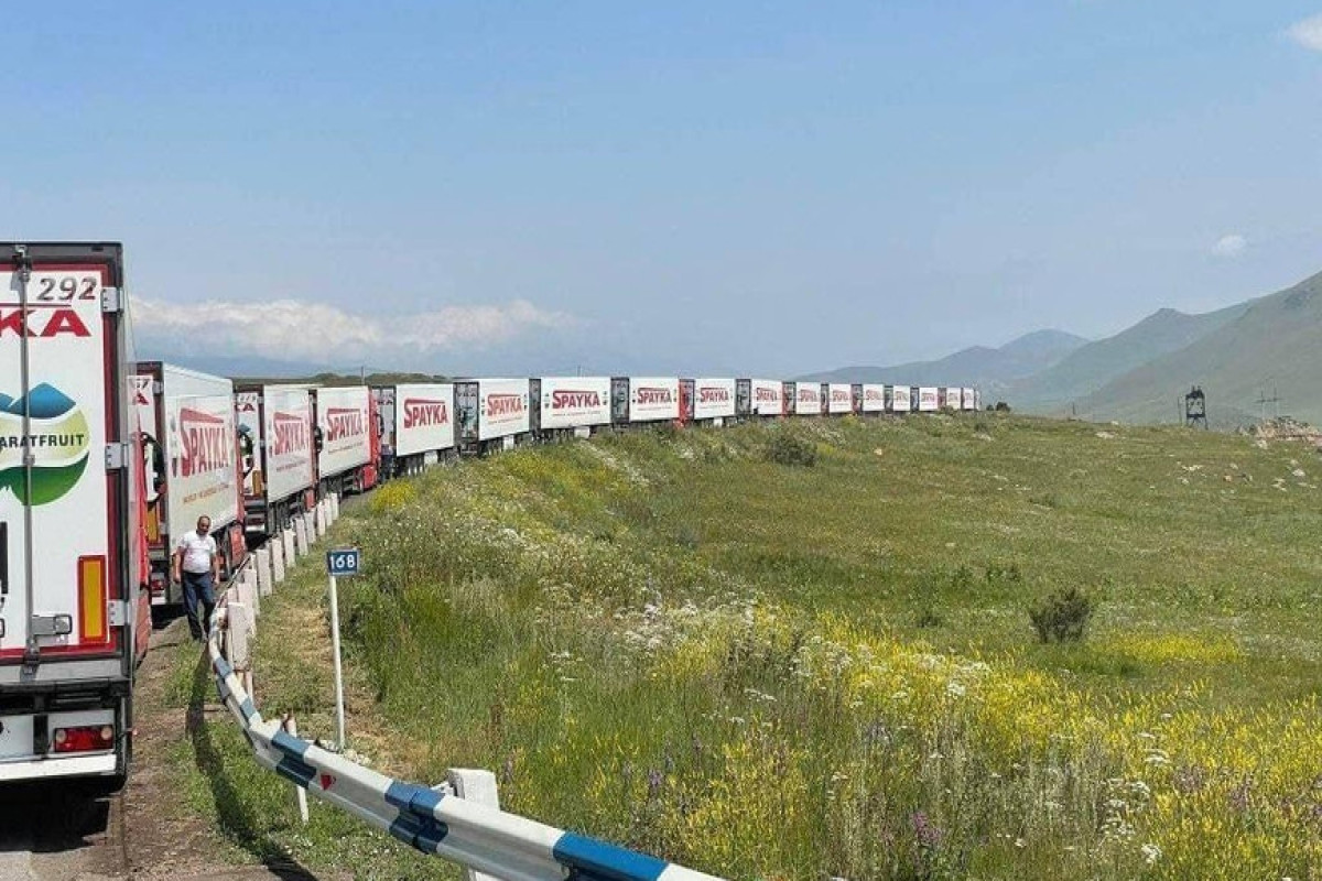 В Армению возвращаются автомобили «помощи» «Спайка», ожидавшие на границе с Лачином