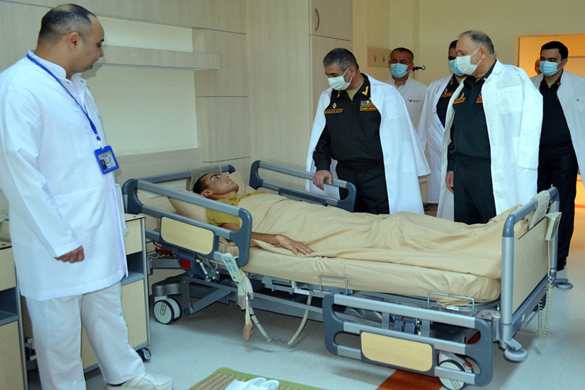 Zakir Həsənov Qarabağda lokal antiterror tədbirləri zamanı yaralanan hərbçilərə hospitalda baş çəkib - FOTO  - VİDEO 