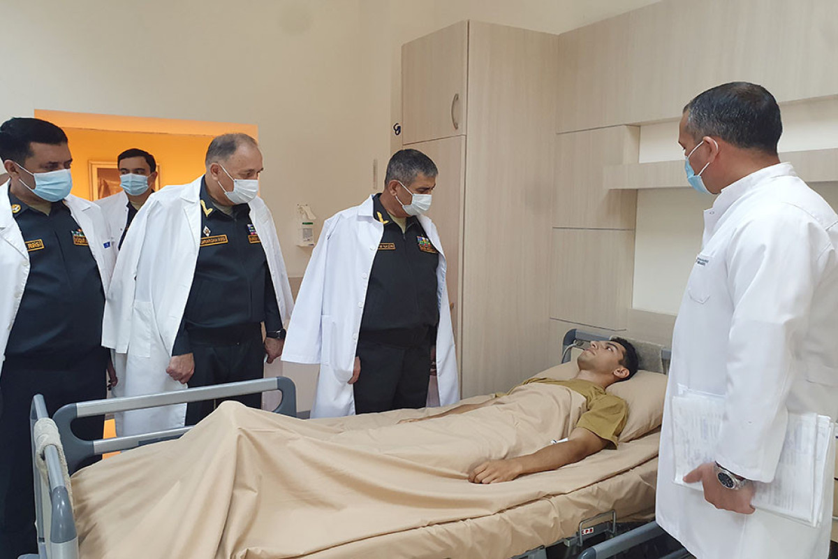 Zakir Həsənov Qarabağda lokal antiterror tədbirləri zamanı yaralanan hərbçilərə hospitalda baş çəkib - FOTO  - VİDEO 