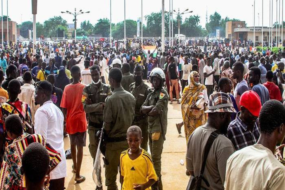 Франция закрывает посольство в Нигере и выведет войска из страны до конца года