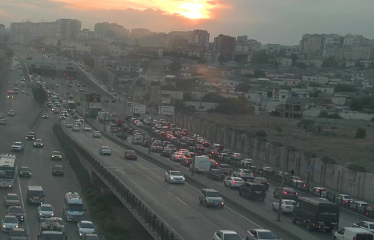 Bakıda yol qəzası sıxlığa səbəb olub - FOTO 