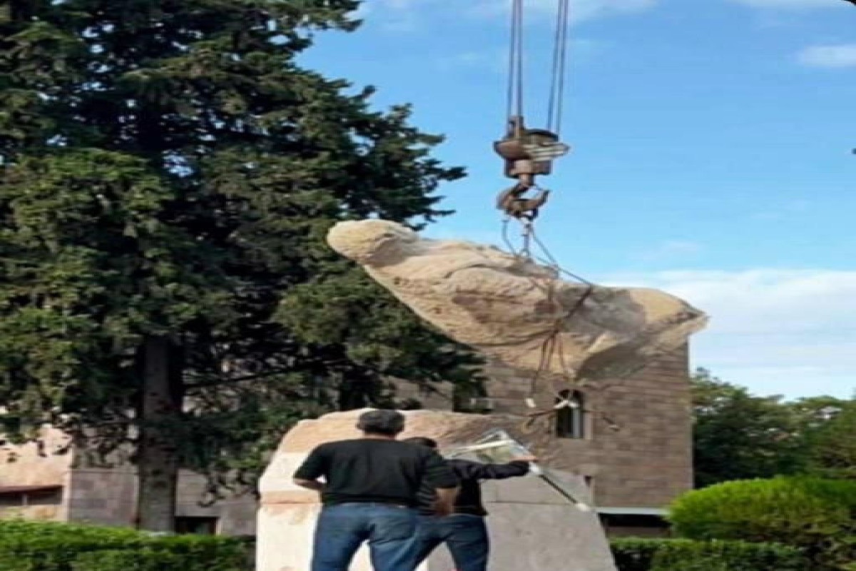 Памятник террористу Монте Мелконяну в Ходжавенде демонтирован-ФОТО 