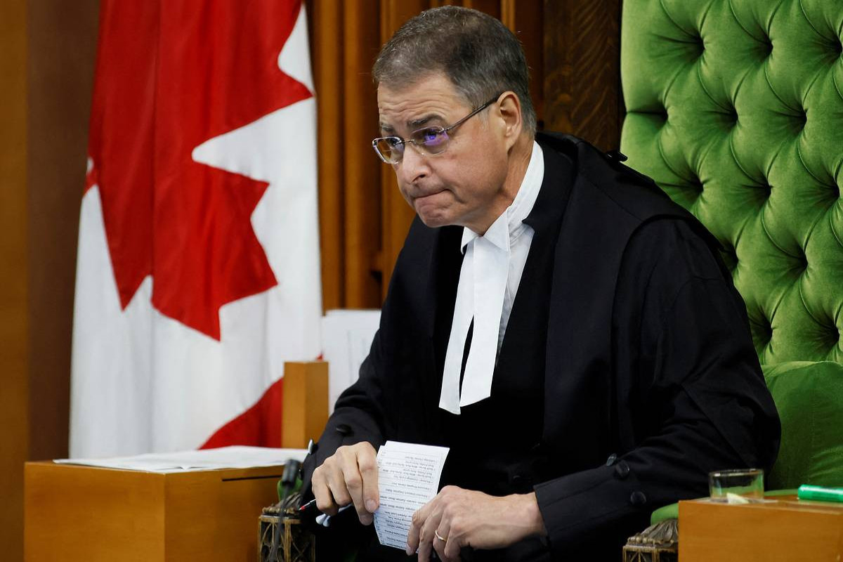 Kanada parlamentinin spikeri istefa verib