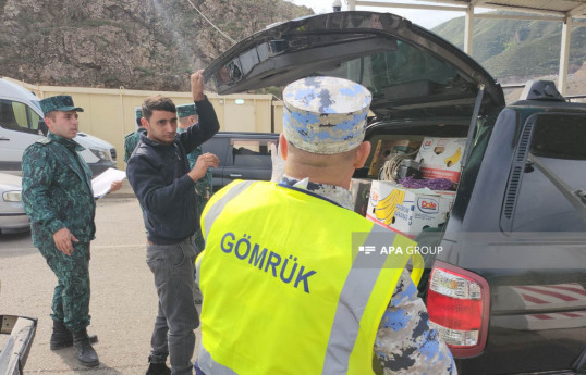 Qarabağı tərk edən ermənilərin Laçın SBM-dən keçidi üçün şərait yaradılır, ərazidə sıxlıq müşahidə olunur - FOTO  - VİDEO 