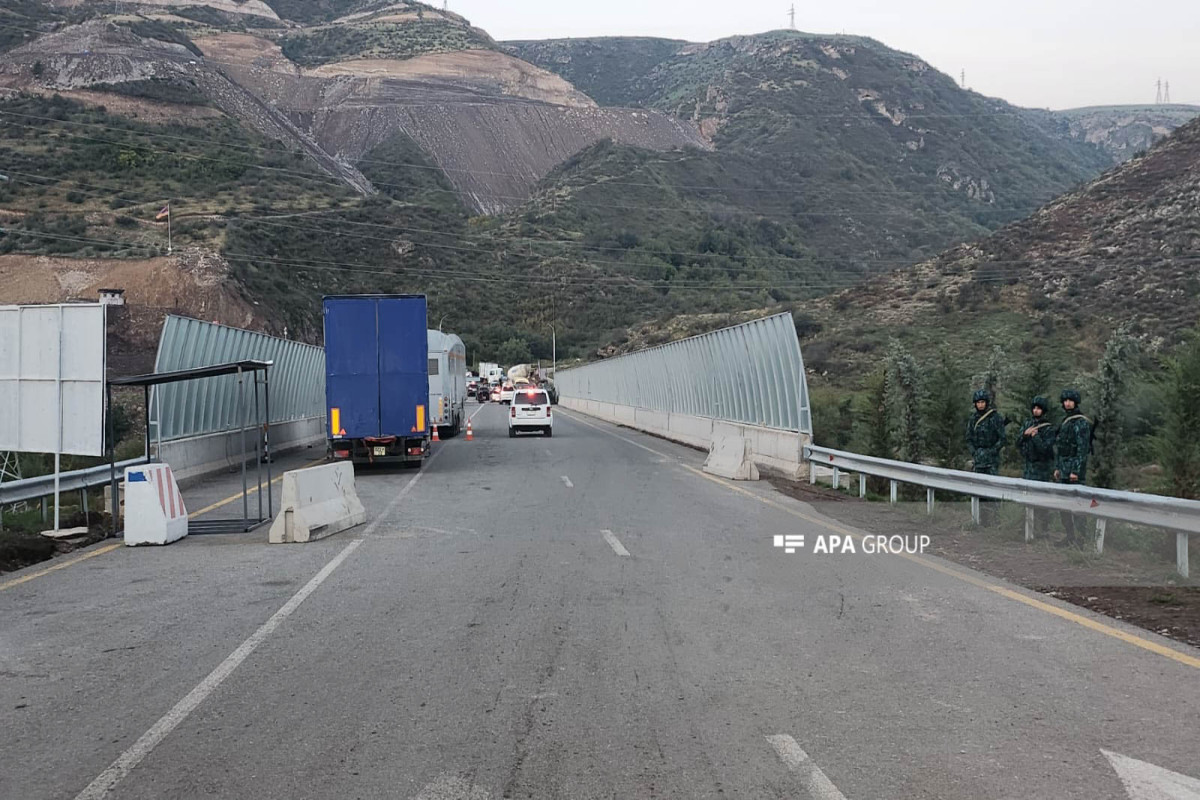 Через ППП «Лачин» продолжается проезд армян, проживающих в Карабахе -ФОТО 