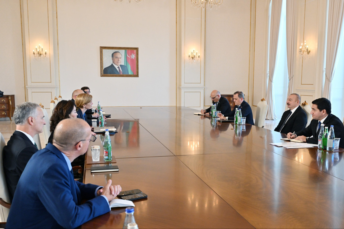 Azerbaijani President Ilham Aliyev receives US delegation