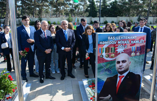 UNEC kollektivi Anım Günündə şəhid tələbə və məzunlarının məzarlarını ziyarət edib