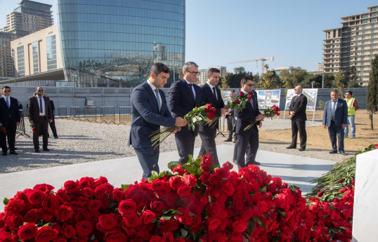“AzerGold” rəhbərliyi və kollektivi Zəfər parkını ziyarət edib
