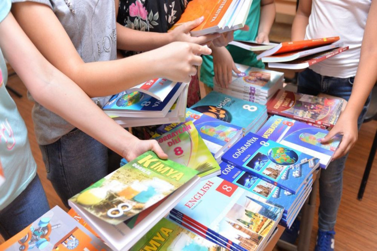 Nazirlik dərsliklərdəki səhvlərlə bağlı məsələyə münasibət bildirib