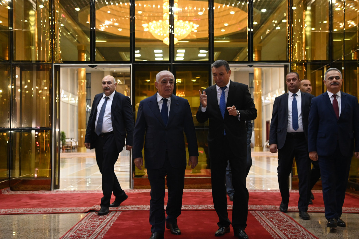 Премьер-министр Али Асадов прибыл с рабочим визитом в Душанбе