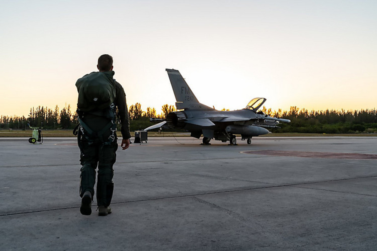 Ukraynalı F-16 pilotları üçün dil hazırlığı başlayıb