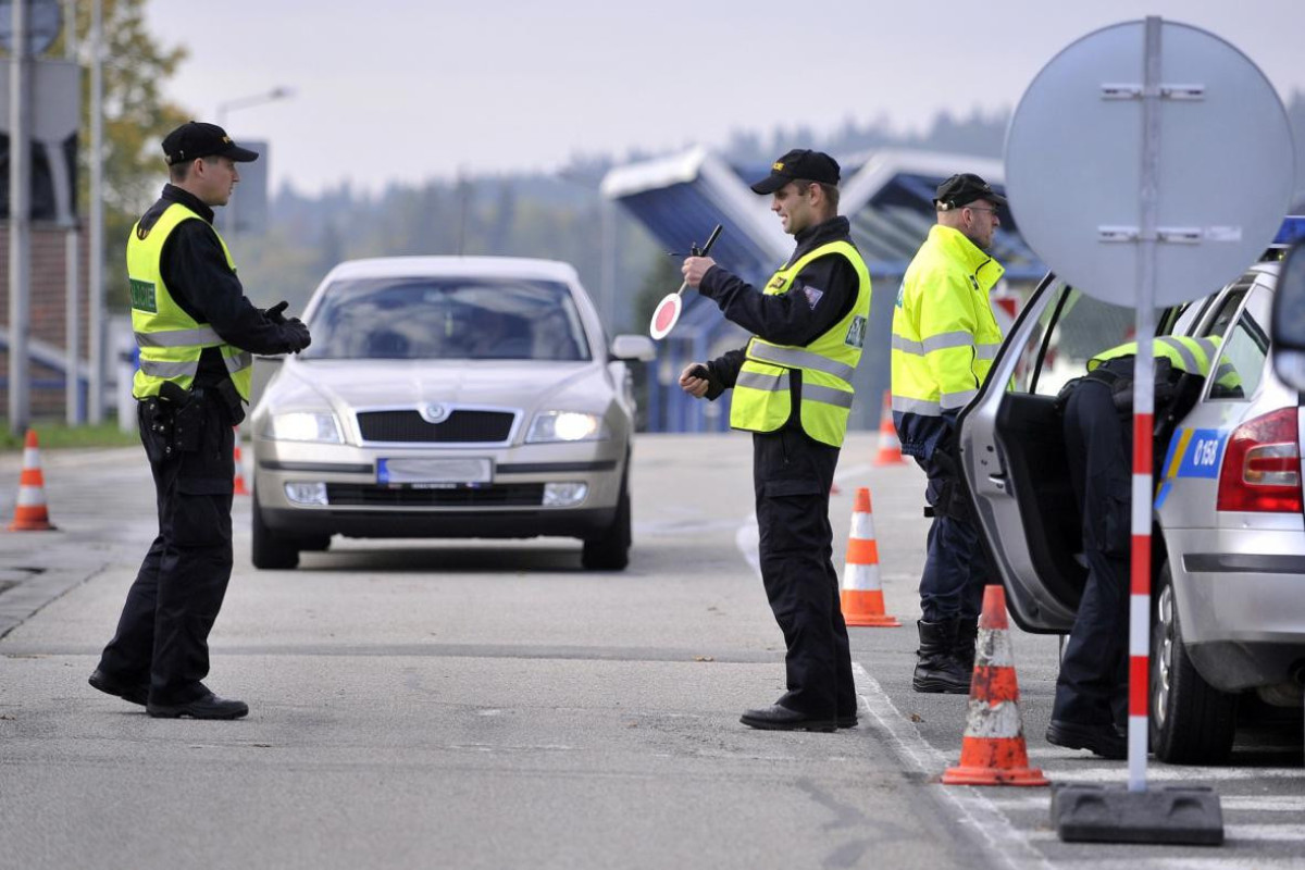 Чехия и Германия будут патрулировать границы для предотвращения проникновения нелегалов