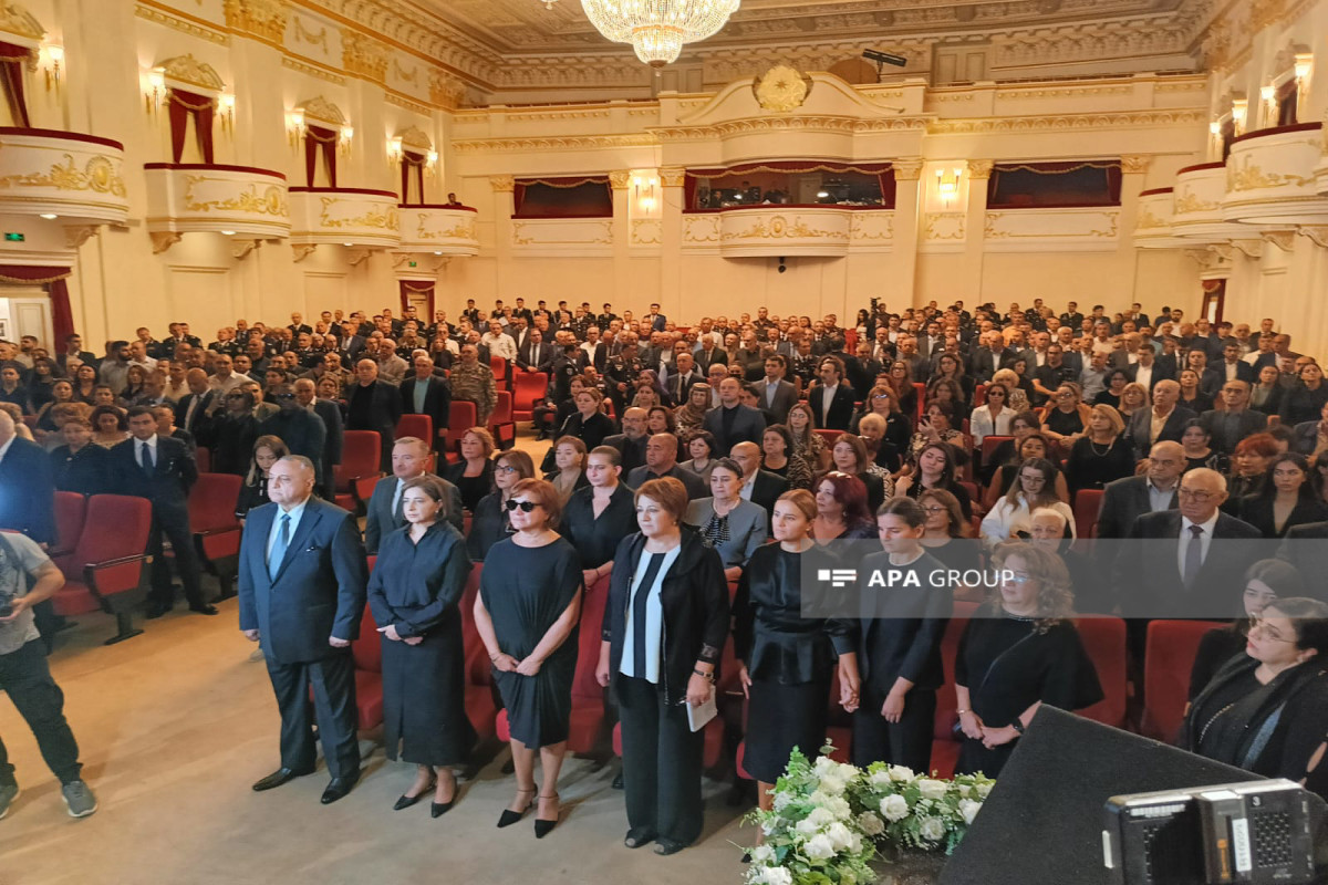 Azərbaycanın Milli Qəhrəmanı Riad Əhmədovla vida mərasimi keçirilir - FOTO