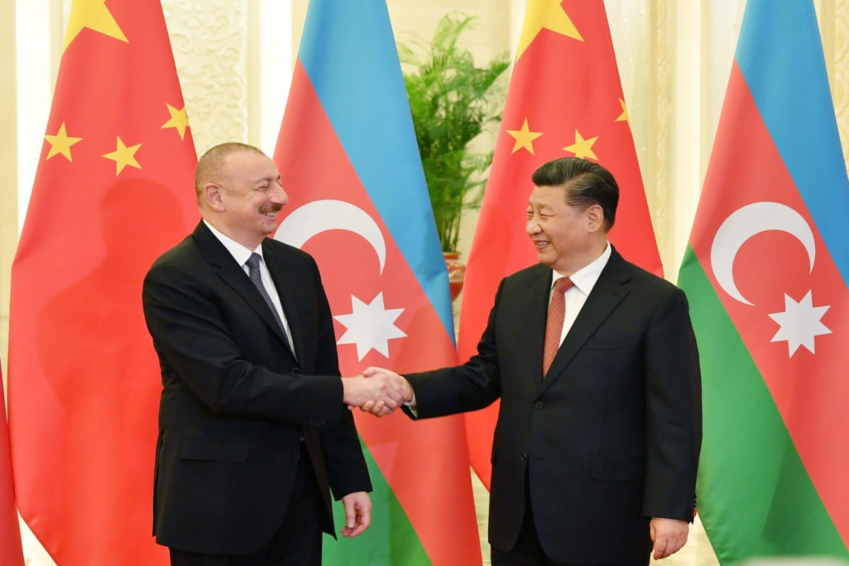 Президент Ильхам Алиев поздравил председателя КНР с Днем Республики